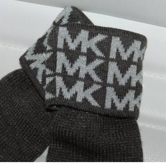 Michael Kors MK Logo Knit Gloves Gray Charcoal Silver NWT - Picture 2 of 5
